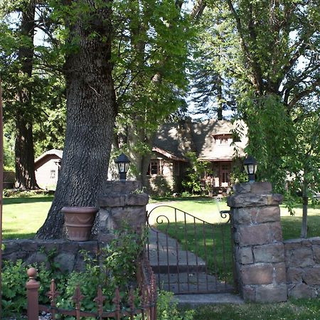 Strawberry Valley Inn Mount Shasta Buitenkant foto