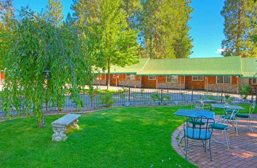 Strawberry Valley Inn Mount Shasta Buitenkant foto