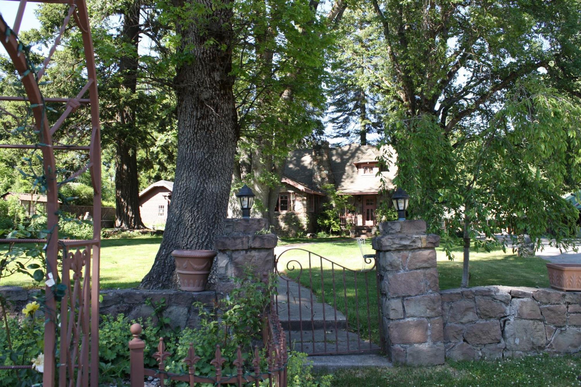 Strawberry Valley Inn Mount Shasta Buitenkant foto